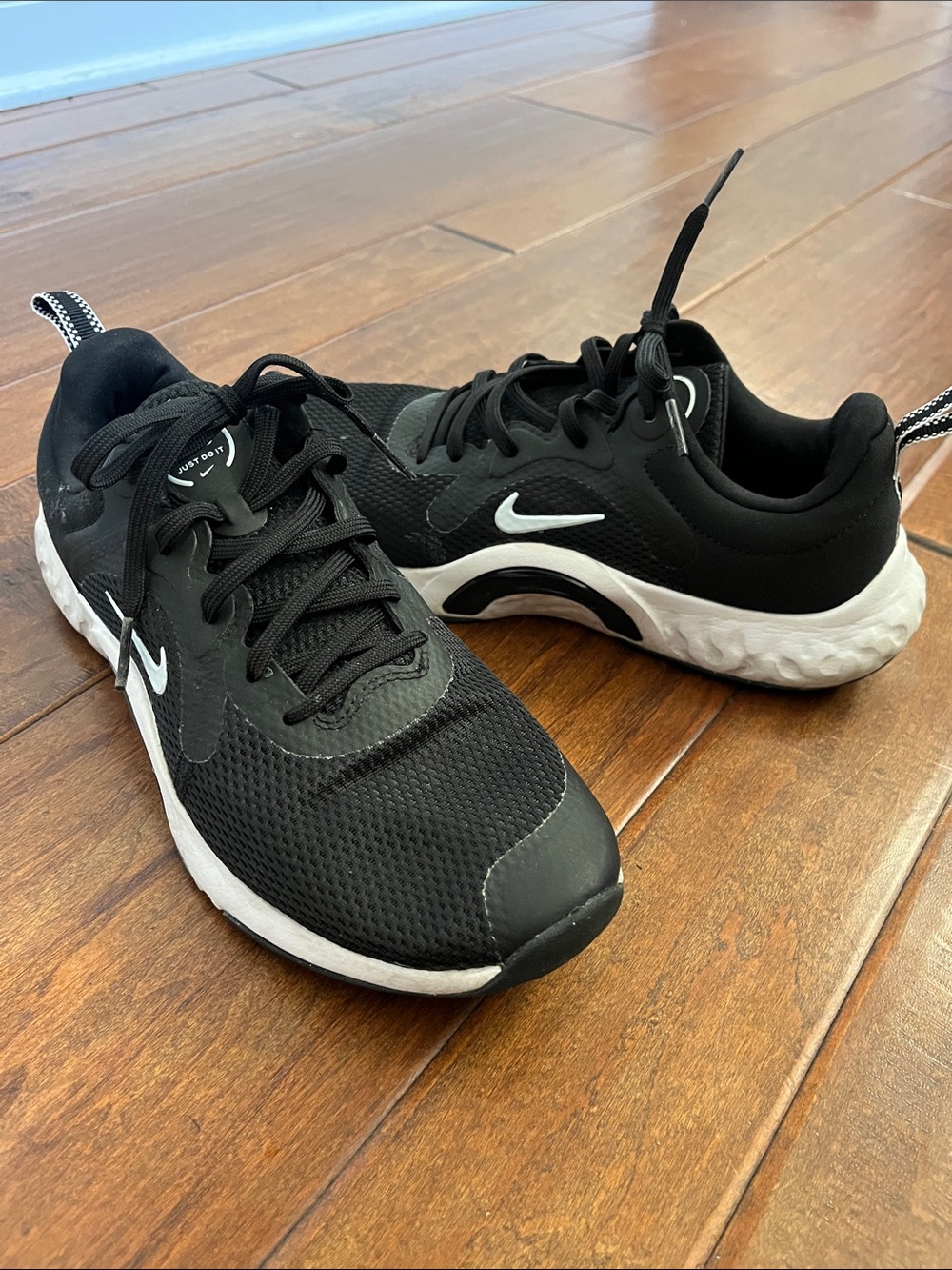 Nike Women’s Black & White Running Sneakers